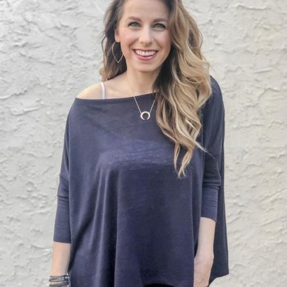 :: Stella & Dot [GOLD] Hammered Wire Large Hoops - Picture 5 of 8